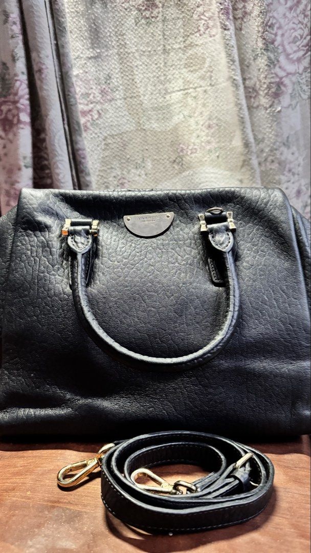 Nina Ricci Work Bag (Category: Cross-body Bags) located in Quezon City. Submitted by mhyloves21 (Listing ID 1467089308, Image 3). Description: Like New.