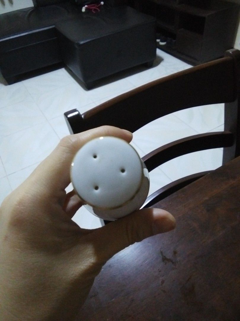 Noritake salt / pepper shaker (Category: Dinnerware & Cutlery) located in Antipolo. Submitted by olayerm1213 (Listing ID 1467084732, Image 2). Description: .