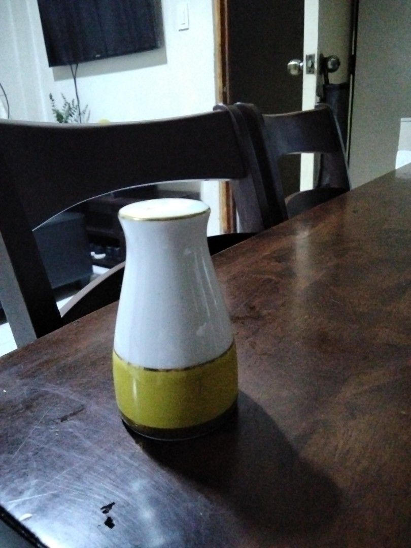 Noritake salt / pepper shaker (Category: Dinnerware & Cutlery) located in Antipolo. Submitted by olayerm1213 (Listing ID 1467084732, Image 1). Description: .
