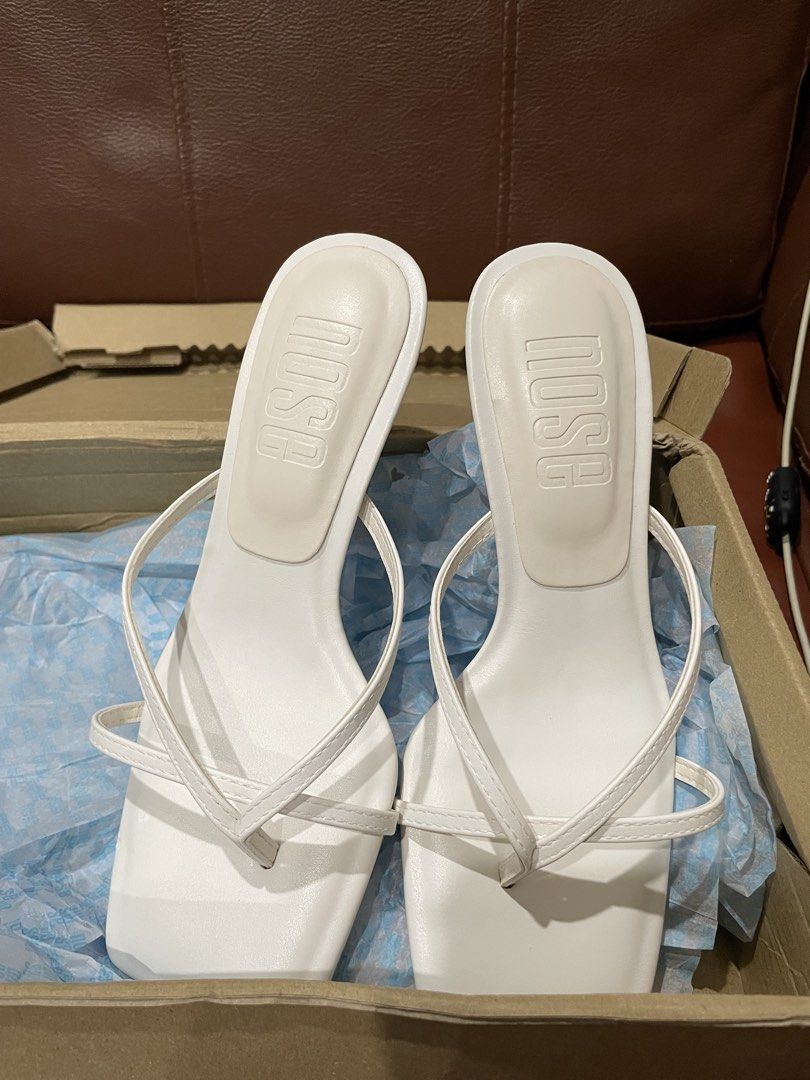 Nose Strappy Square Toe size 35 (Category: Flats & Sandals) located in Imus. Submitted by daaayan123 (Listing ID 1467066228, Image 1). Description: .