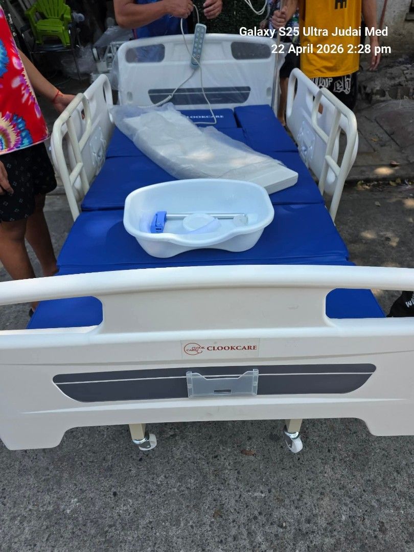 Nursing bed 5 cranks manual at Electric function (Category: Medical Supplies & Tools) located in Quezon City. Submitted by judaimedonlineshop23 (Listing ID 1467154797, Image 3). Description: Nursing bed electric 5 function.