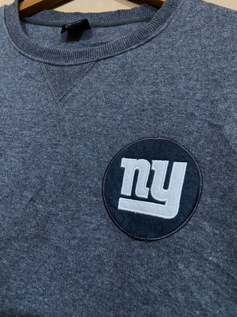 NY Giants Grey MLB Sweatshirt (Category: Tshirts & Polo Shirts ) located in Cadiz. Submitted by davidspothead (Listing ID 1467137833, Image 2). Description: Fits Medium Width 21.5" Length 26.5" 9/10 rate w/ lints .