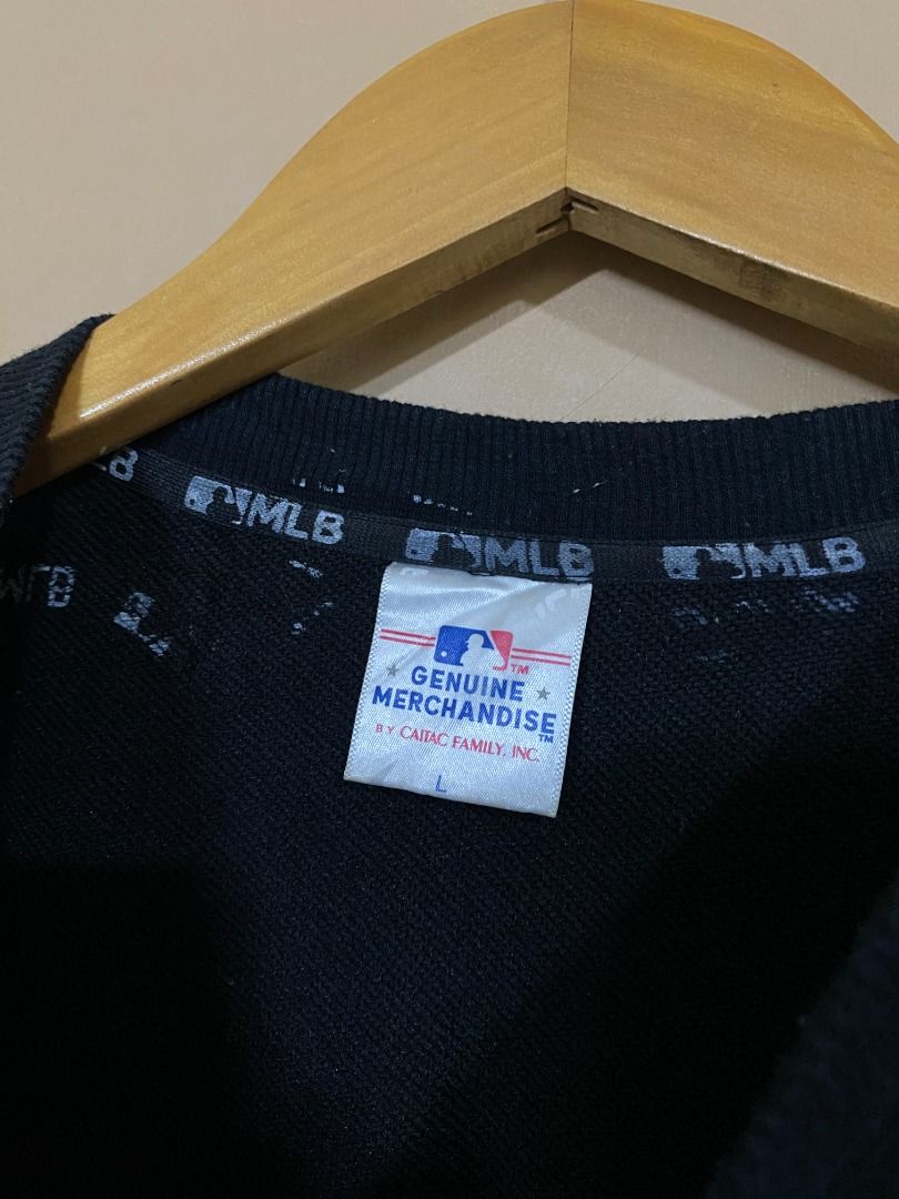 NY Yankees Embroidery Black Sweatshirt (Category: Tshirts & Polo Shirts ) located in Cadiz. Submitted by davidspothead (Listing ID 1467137434, Image 3). Description: Fits Medium Width 21' Length 27" 9/10 rate .
