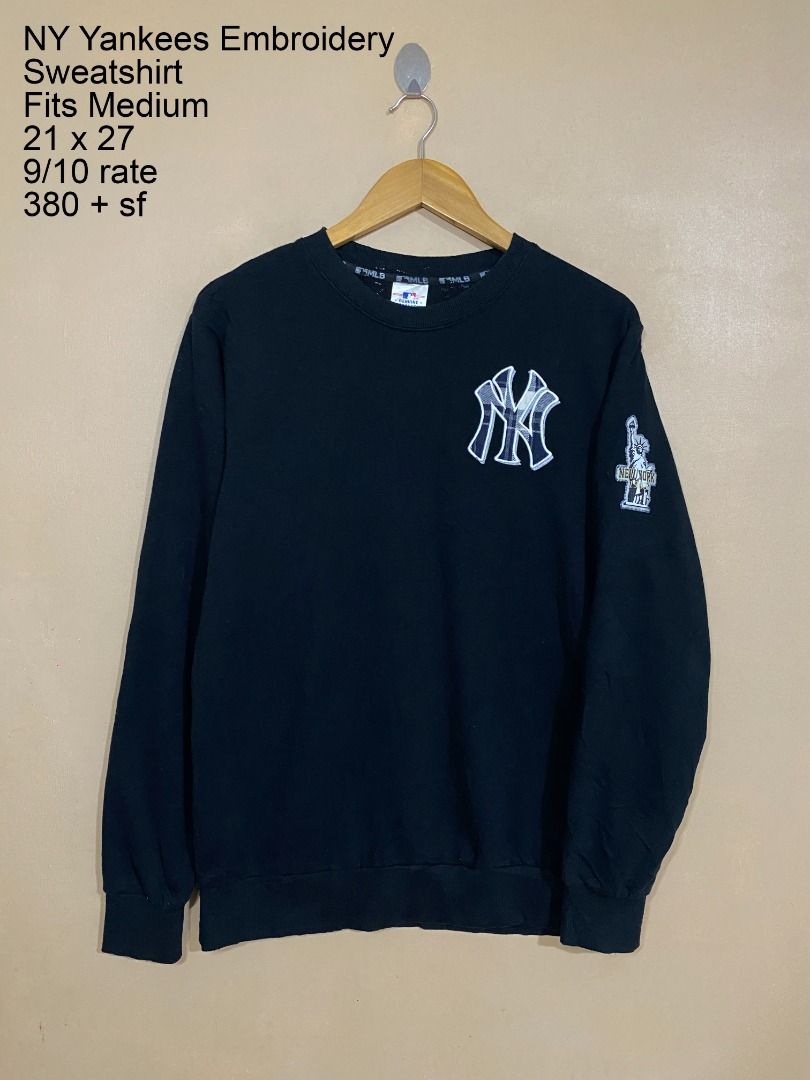 NY Yankees Embroidery Black Sweatshirt (Category: Tshirts & Polo Shirts ) located in Cadiz. Submitted by davidspothead (Listing ID 1467137434, Image 1). Description: Fits Medium Width 21' Length 27" 9/10 rate .