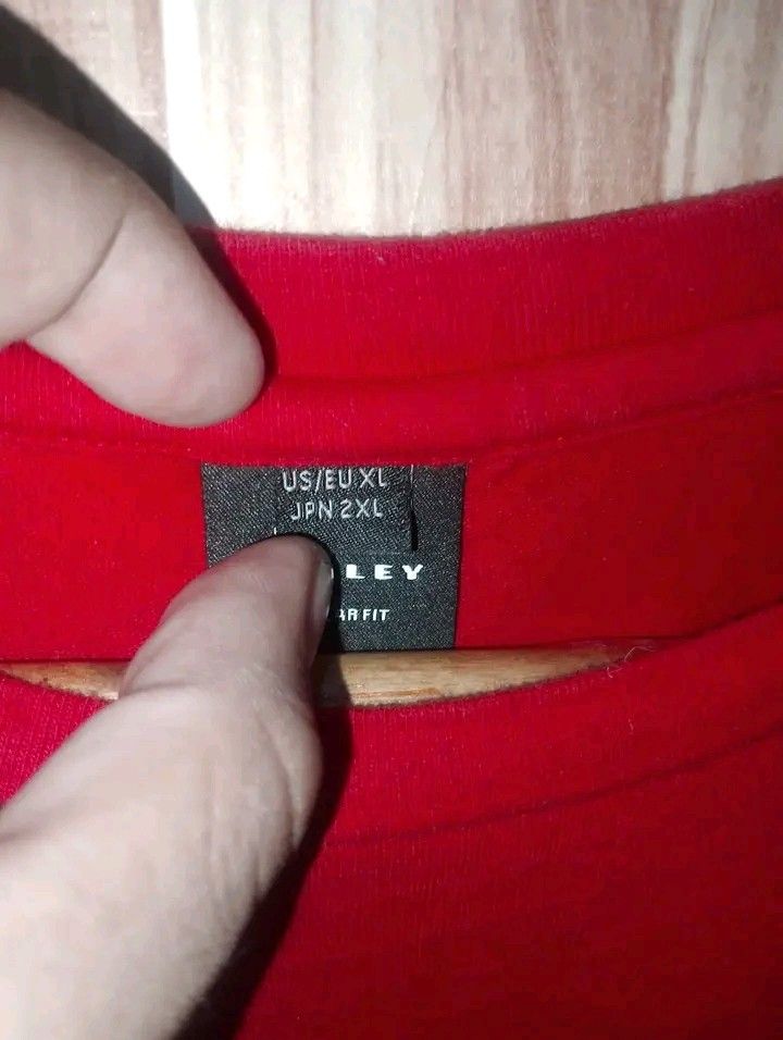 OAKLEY (Category: Tshirts & Polo Shirts ) located in Taguig. Submitted by clothingselection (Listing ID 1467054586, Image 3). Description: PTPA OAKLEY 24 X 29 VERYGOOD CONDITION NID WASH FRESH FROM BALE.