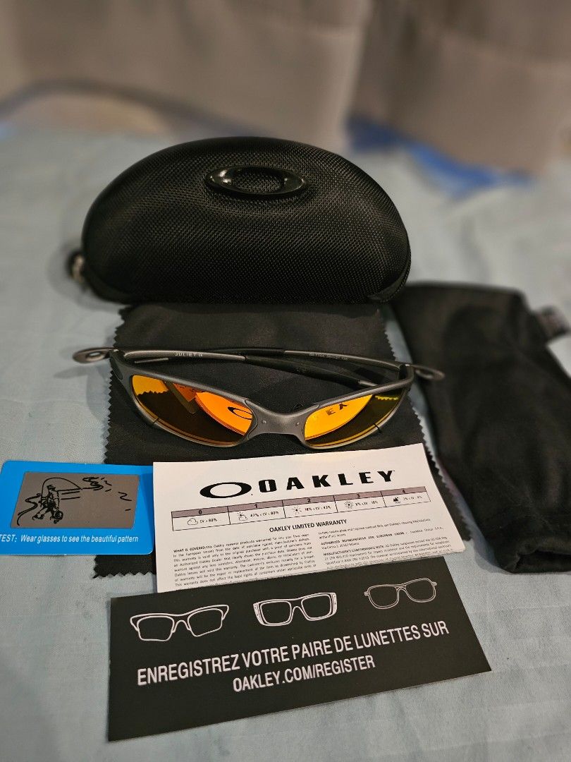 Oakley Juliett (Category: Announcements) located in Manila. Submitted by potpotyu (Listing ID 1466989573, Image 1). Description: no issue metallic frame polarized lens .