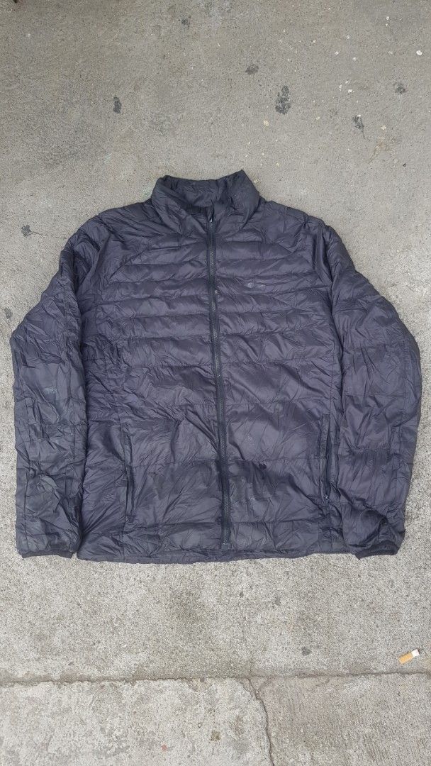Oakley Puffer Jacket Size L (Category: Coats, Jackets and Outerwear) located in Manila. Submitted by nice430 (Listing ID 1467017605, Image 1). Description: - Brand: Oakley - Item: Winter Puffer Jacket - Color: Black - Size: Large (Regular Fit) - Material: 100% Polyester fibres - Design: Full zip closure, stand collar, quilted pattern, subtle chest logo - Origin: Made in China - Condition/Use: Warm outerwear layer perfect for cold weather.