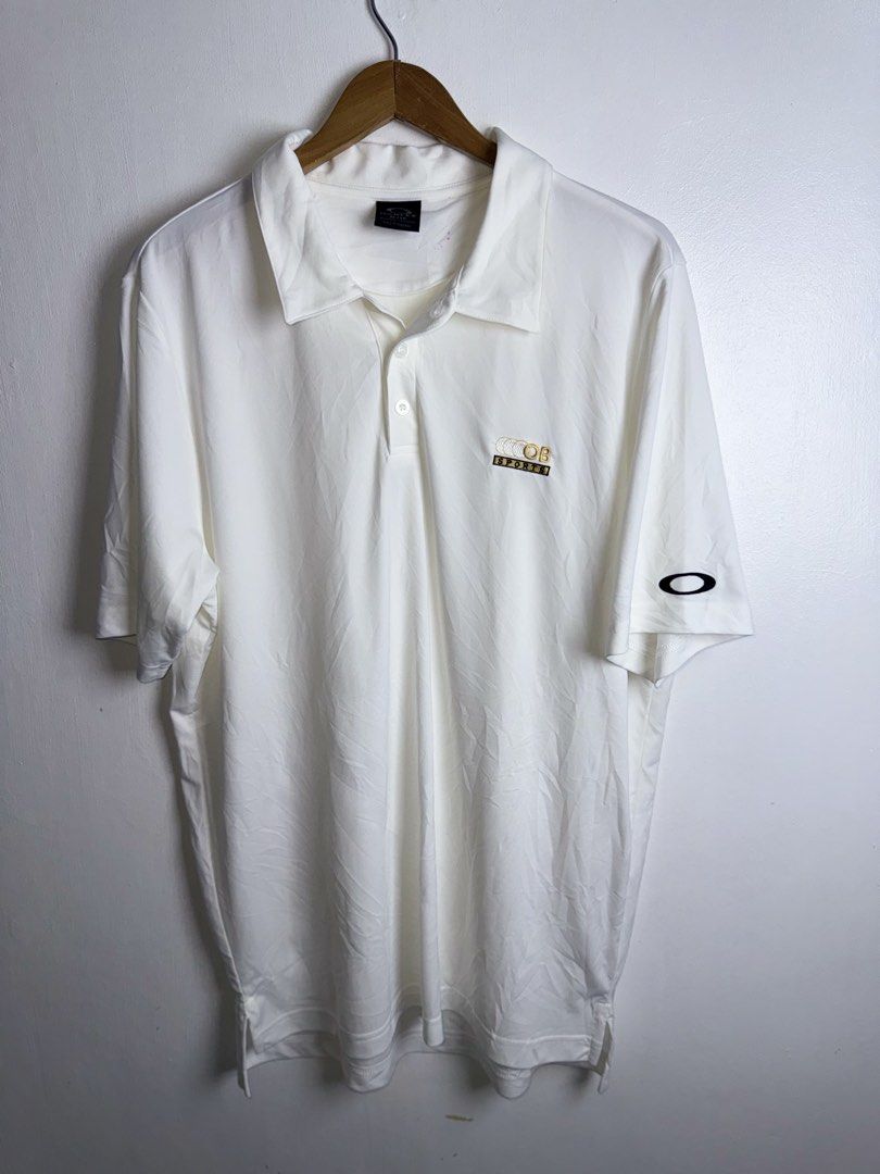 Oakley white drifit (Category: Tshirts & Polo Shirts ) located in Daraga. Submitted by mirandillaadrian (Listing ID 1467120613, Image 1). Description: Authentic No issue 23x31 xl Ready to wear.