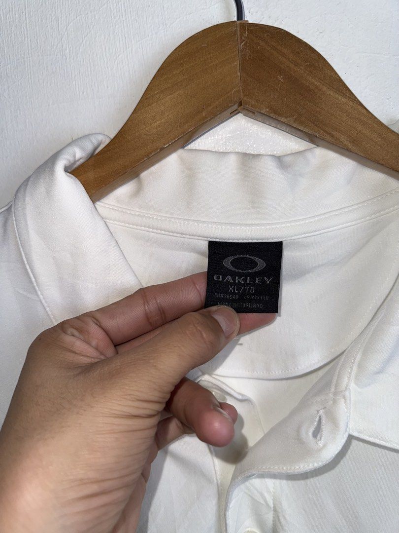 Oakley white drifit (Category: Tshirts & Polo Shirts ) located in Daraga. Submitted by mirandillaadrian (Listing ID 1467120613, Image 3). Description: Authentic No issue 23x31 xl Ready to wear.