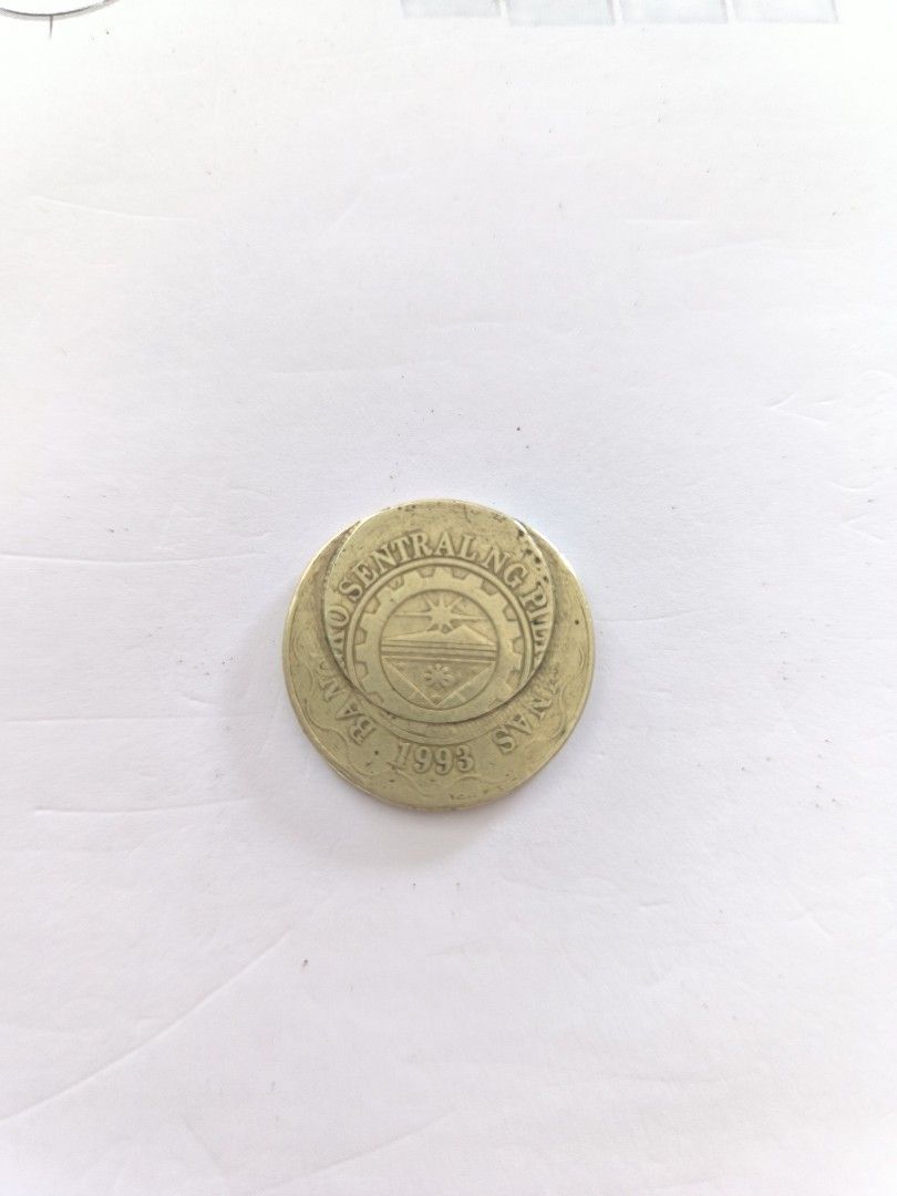Off Centered 5 Peso Coin (Category: Everything Else Others) located in Manila. Submitted by malungcat (Listing ID 1467011002, Image 1). Description: .