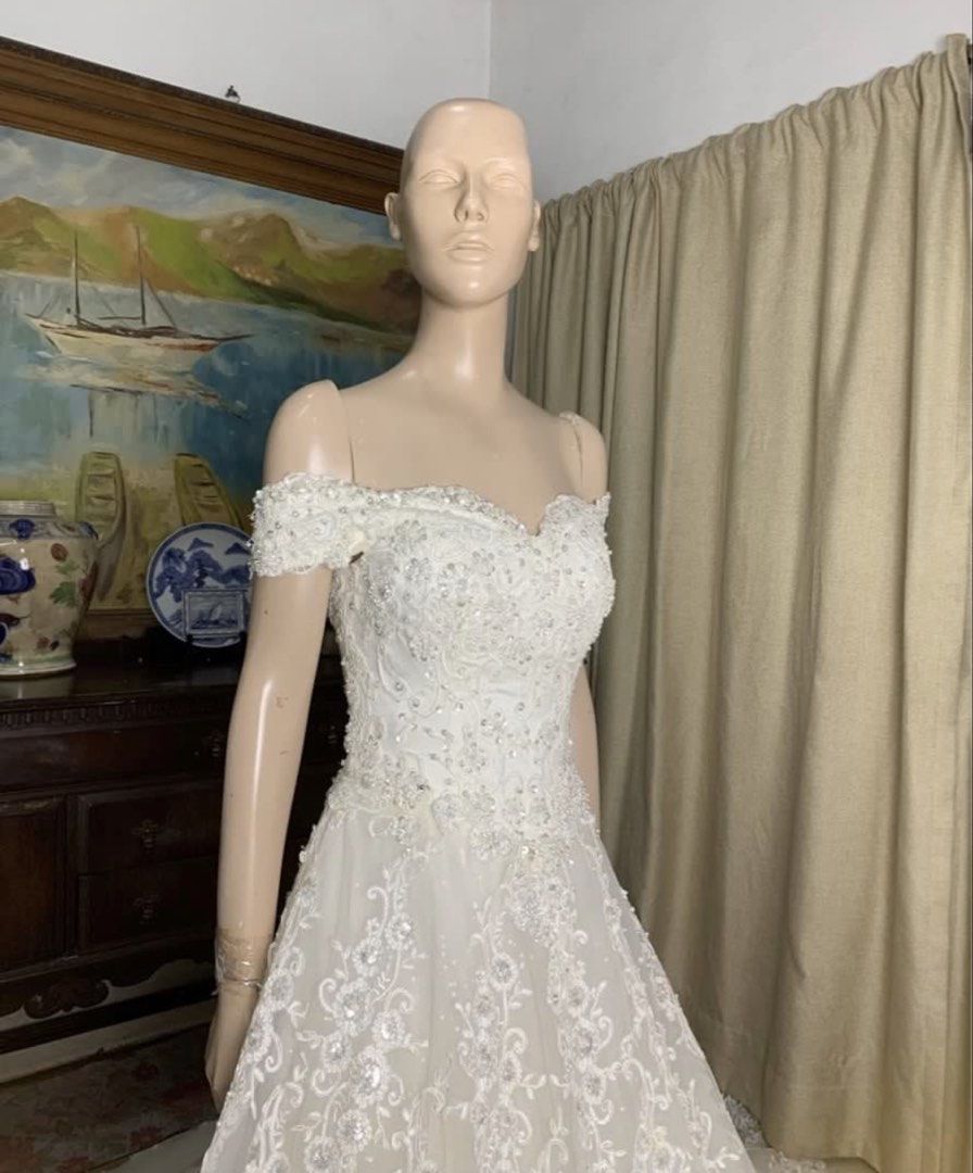Off-shoulder white wedding dress (Category: Evening dresses & gowns) located in Quezon City. Submitted by paninidog (Listing ID 1467155673, Image 3). Description: Selling my spare wedding gown for a lower price. Unused, fitted only. In very good condition. For reference, my measurements are: Bust 40" Waist 32" Hips 40" Here are more details about the dress: - Style: Off-shoulder wedding gown with short dropped sleeves - Color: Traditional white -