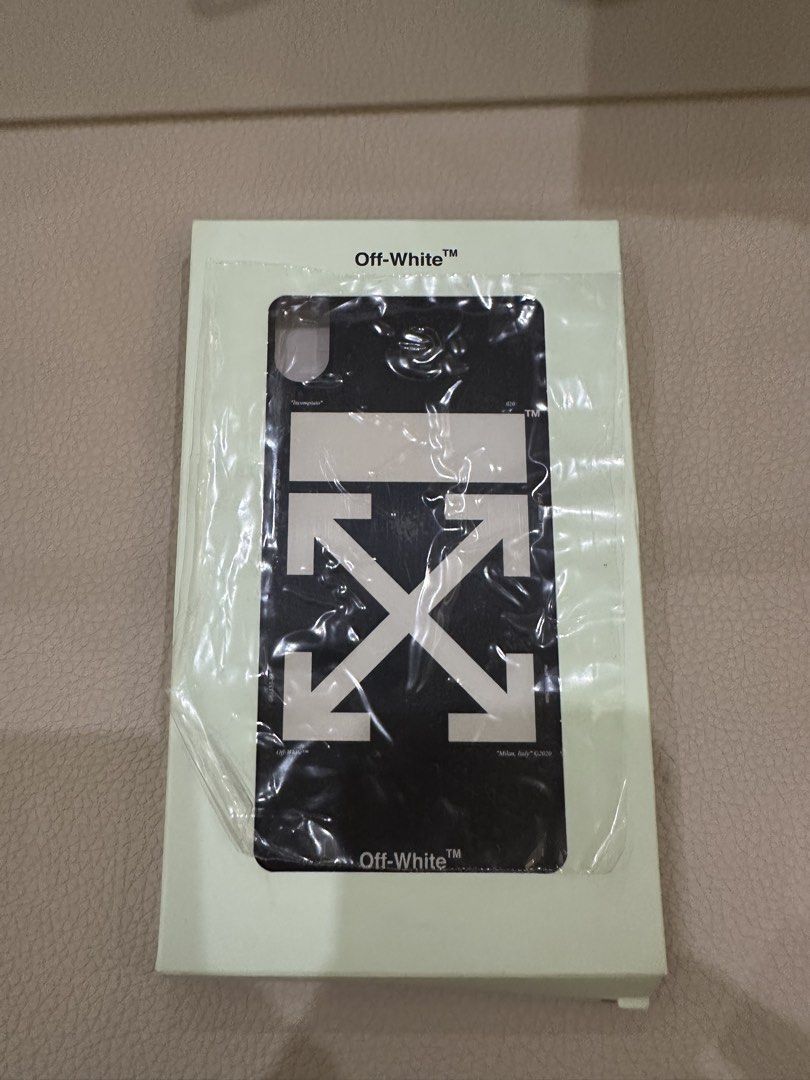 Off-White iPhone XS Max Case (Category: Cases & Sleeves) located in Quezon City. Submitted by bqchane (Listing ID 1467119738, Image 1). Description: Xs max.