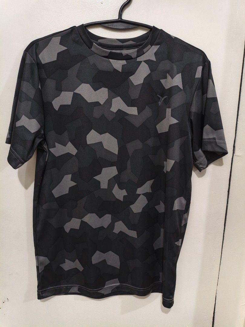 Old Navy Active Camo Athletic T-Shirt (Category: Shirts) located in Quezon City. Submitted by closeta38 (Listing ID 1467000525, Image 1). Description: - Brand: Old Navy Active - Design: Black and grey geometric camo print - Features: Short sleeves, crew neck, small reflective logo on chest - Material: Lightweight and breathable, perfect for gym or running - Size: XL (14-16) regular standard youth size - Origin: Made in Vietnam.