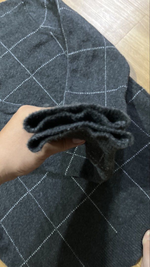 Old Navy Men's Gray Plaid (Category: Coats, Jackets and Outerwear) located in Porac. Submitted by macky.ron (Listing ID 1467158976, Image 3). Description: Length: 27.5 Width: 21 Condition: 8.5/10 Color rate: 8.5/10 Issue (s): None Complete Tags.