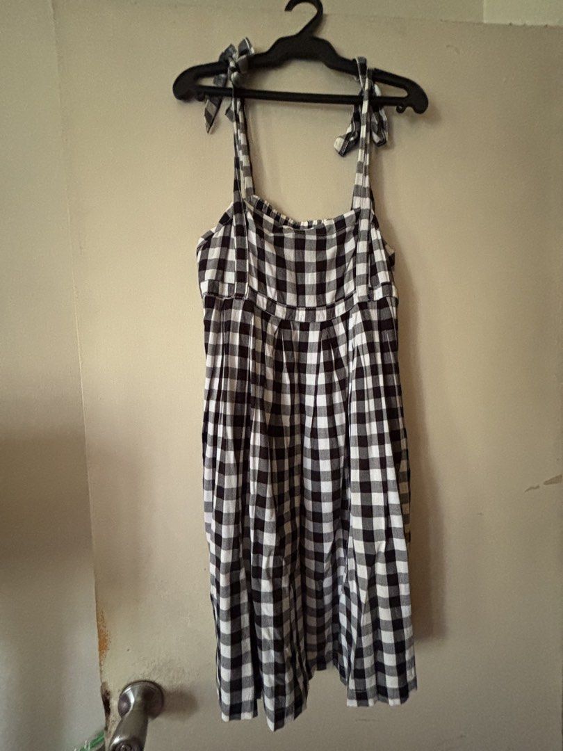 Old navy plaid dress (Category: Dresses) located in Calamba. Submitted by rache31 (Listing ID 1466999805, Image 1). Description: Old navy plaid dress.
