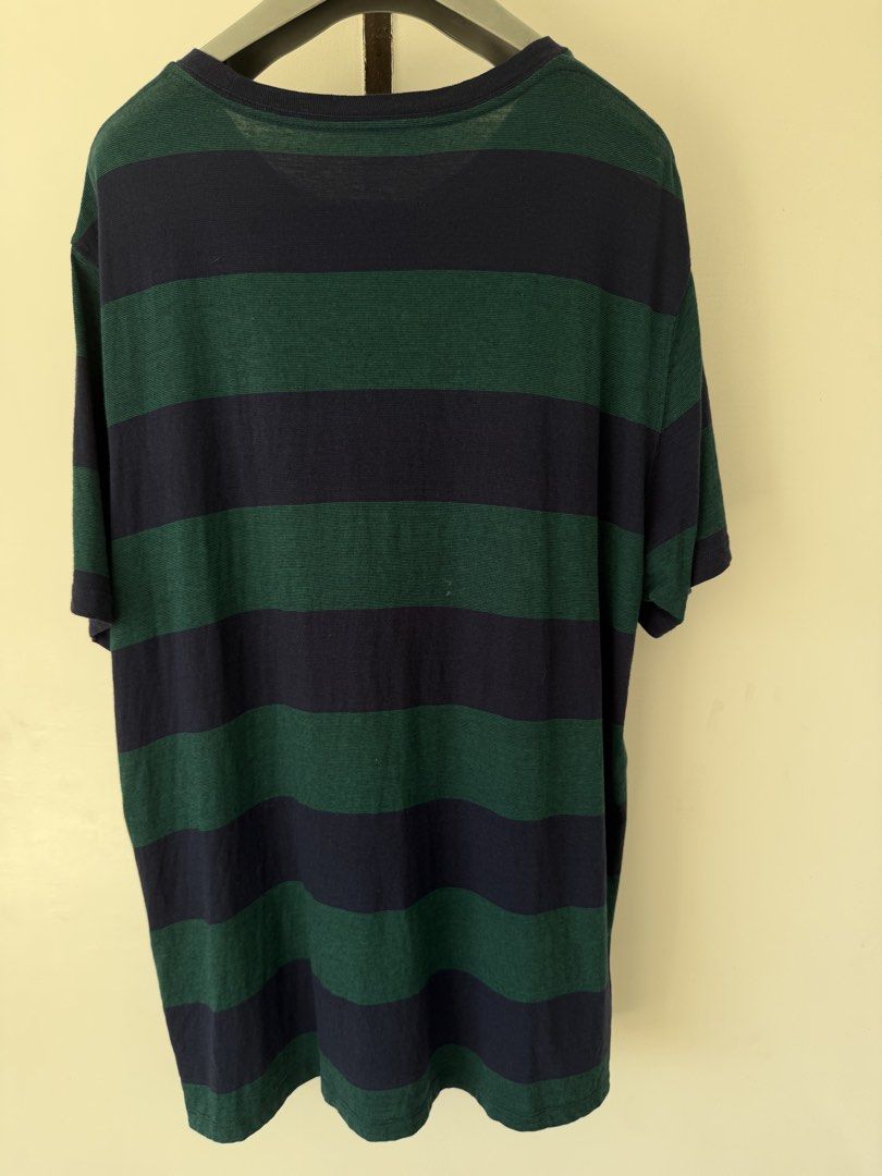 Old navy shirt (Category: Tshirts & Polo Shirts ) located in Quezon City. Submitted by satisfied_buyer (Listing ID 1467007710, Image 3). Description: Old Navy Shirt Authentic Shoulders 50m Chest 58m Length 76m.