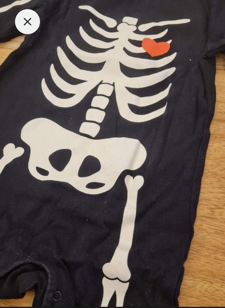 Old Navy Skeleton Baby Bodysuit (Category: Babies & Kids Fashion) located in Cavite. Submitted by helpusdeclutter (Listing ID 1467127157, Image 2). Description: Old Navy Baby Skeleton Onesie Store bought in Canada Color: Black with white skeleton print and red heart on the chest Size: 12-18 Months Selling for P150 only. Material: Soft and comfortable cotton Features: Long sleeves and snap buttons along the bottom for quick and easy diaper changes