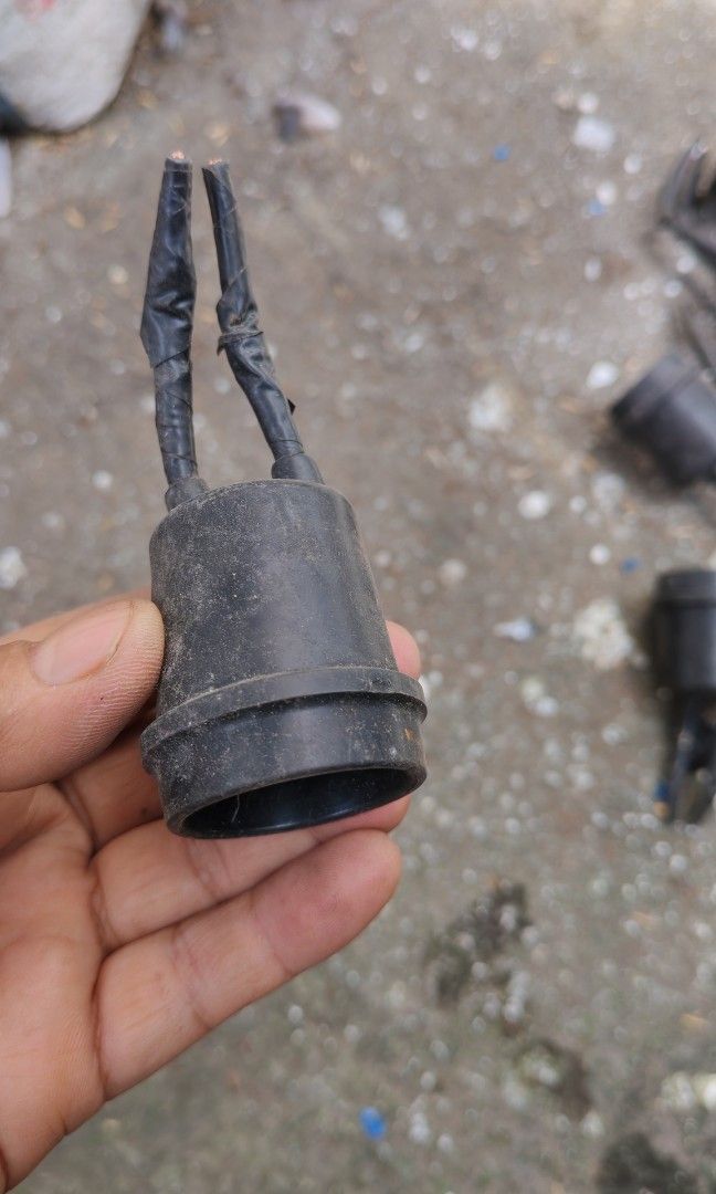 Omni lamp socket 19 pcs (Category: Everything Else Others) located in Quezon City. Submitted by plantcorner (Listing ID 1467015225, Image 2). Description: Take all 19 pcs 500 Binaklas lang sa bar Good working condition.