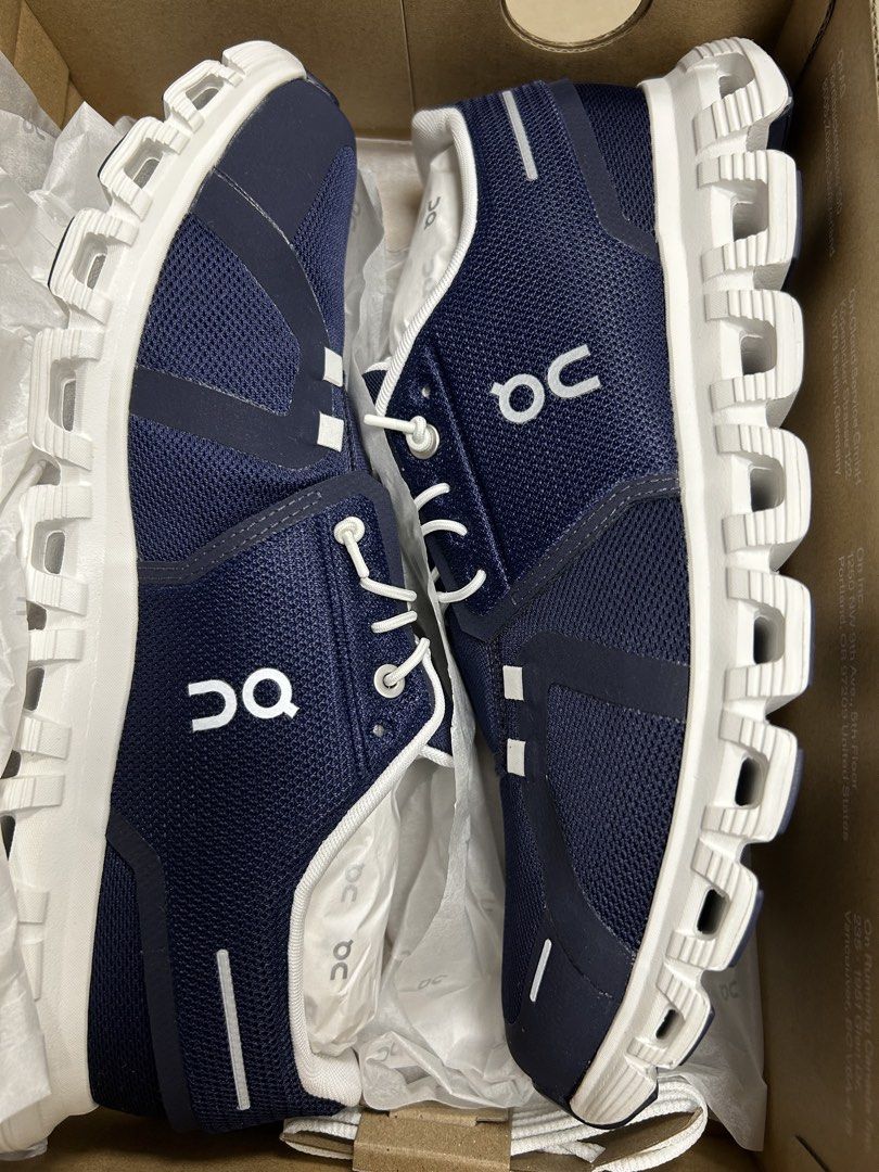 On Cloud 6 Midnight White Men Size US 9 (Category: Sneakers) located in Taguig. Submitted by jrlaz27 (Listing ID 1466980296, Image 1). Description: - Brand: On Running - Model: Cloud 6 - Colorway: Midnight / White - Size: Men's US 9 / EU 42.5 / UK 8.5 / JP 27 - Condition: Brand new, unworn in original shoebox - Upper: Breathable mesh with signature speed-lacing system - Sole: Thick white CloudTec cushioning for ultimate comfort.