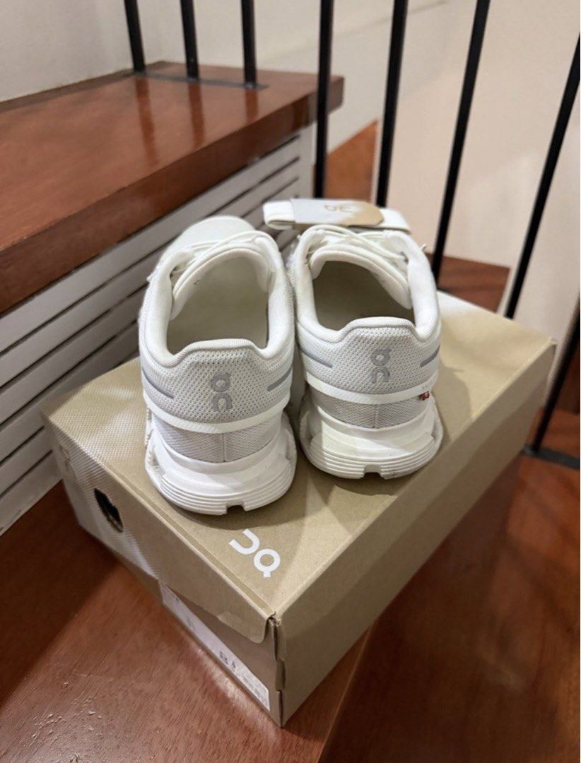 On Cloud 6 White (Category: Sneakers) located in Cebu City. Submitted by gayllegonzaga (Listing ID 1467146252, Image 3). Description: On Cloud 6 White Size: US8, EU39 Still with box and spare shoelace What you see is what you get No issues, can pass as like new RFS: Planning to buy different color.