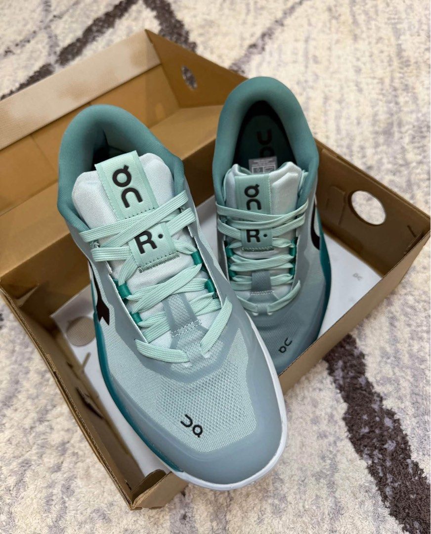 On the Roger Pro 3 (Category: Sneakers) located in Manila. Submitted by aiman_sole5 (Listing ID 1467150221, Image 2). Description: ₱2300 - with box included Available size: 36. 37. 38. 39. 40 41. 42. 43. 44. 45 📍Binondo, Manila - Lalamove available (same day delivery) - JNT shipping available .