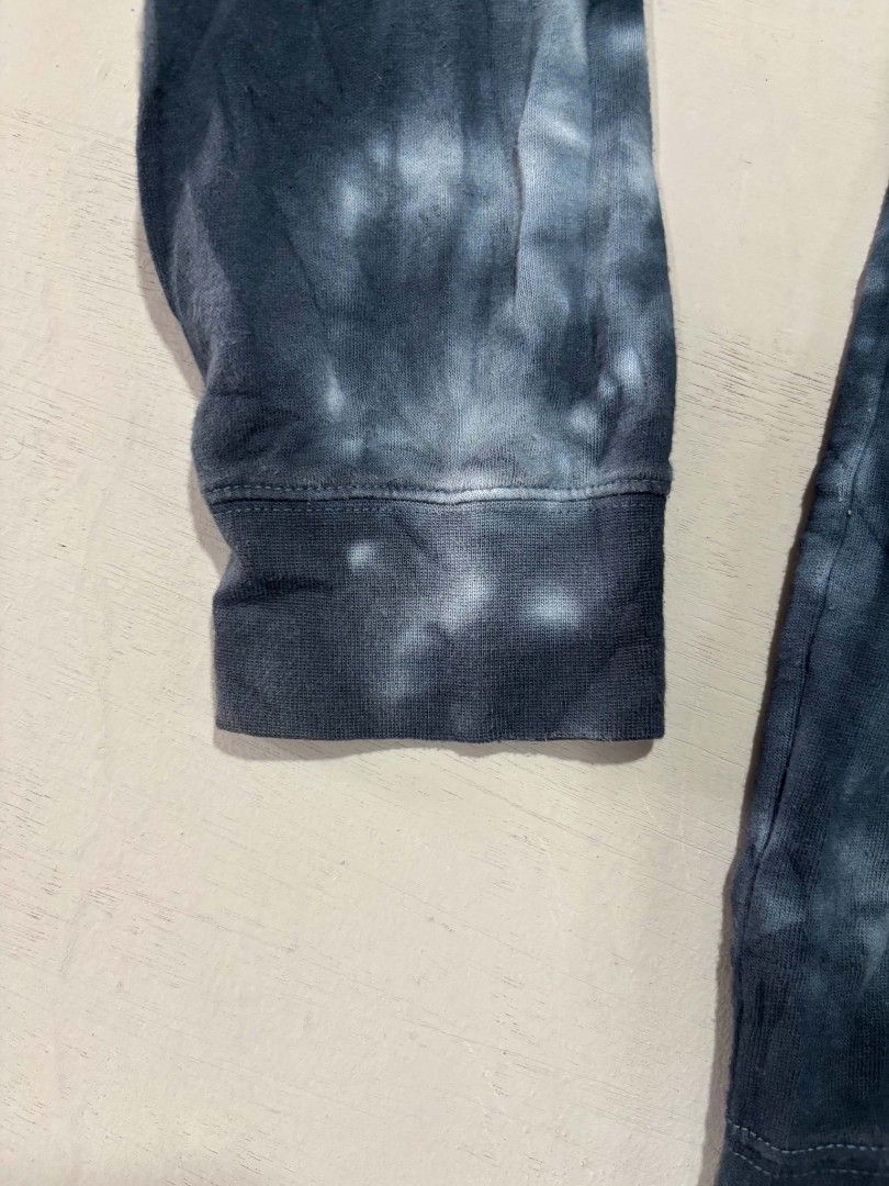 O'Neill Modern Tie dye (Category: Hoodies) located in Pili. Submitted by jevin_ukay (Listing ID 1467005589, Image 3). Description: DETAILS / O'Neil Modern Tie Dye Large on tag Width: 23 Length: 31 No pinhole Excellent condition 📍Store location centro pili beside landbank. Bicol.
