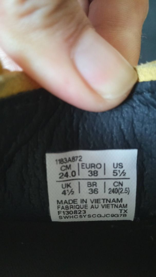 Onitsuka Tiger Mexico 66 Yellow Black (Category: Sneakers) located in Quezon City. Submitted by pyress (Listing ID 1466991673, Image 3). Description: - Bright yellow leather upper with iconic black tiger stripes - Classic low-top silhouette with yellow laces and metallic eyelets - Distinctive heel flap with printed branding - Durable, textured rubber sole for great traction - Worldwide recognized design, perfect for casual streetwear - bought in 