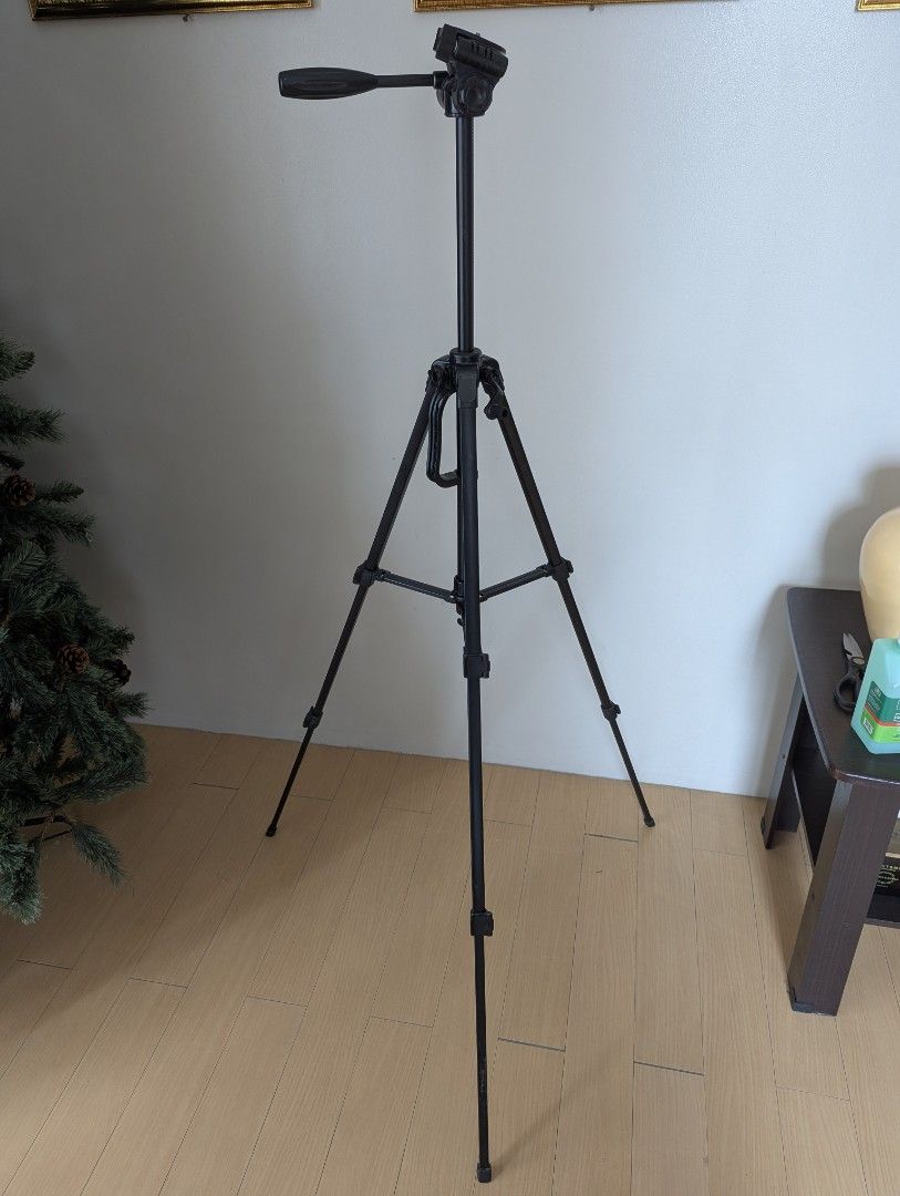 Onlasr F-4520B Camera Tripod with Case (Category: Tripods & Monopods) located in Quezon City. Submitted by pervysage (Listing ID 1466990259, Image 1). Description: Used once only. Complete with bag and no issues. Like new condition..