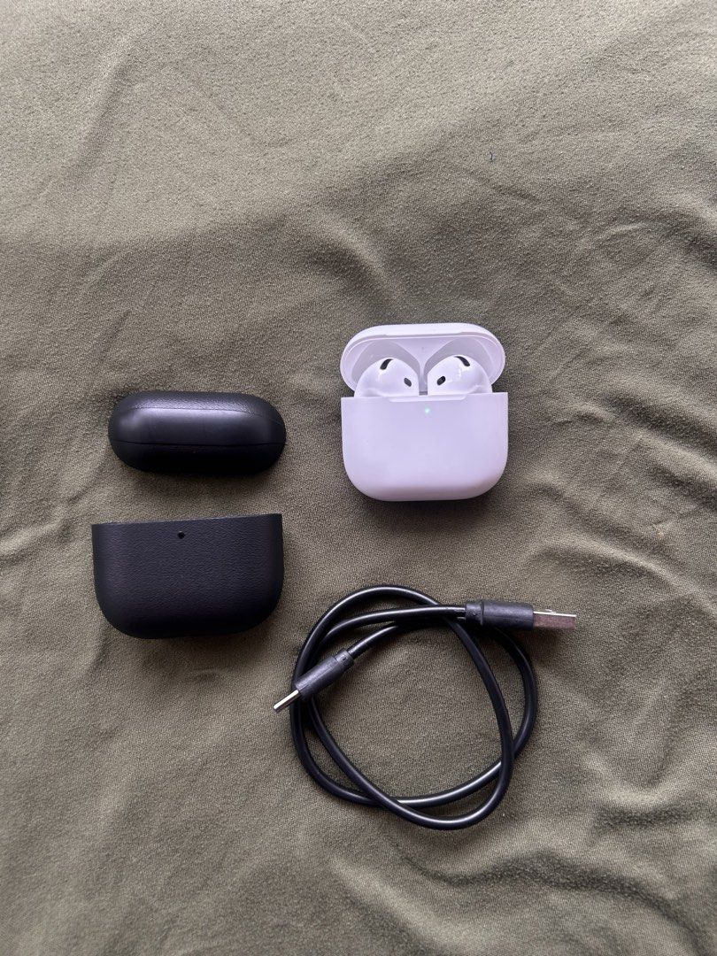 Original Apple Airpods 4 (Non ANC) (Category: Earphones) located in Manila. Submitted by Tjuan13 (Listing ID 1466977683, Image 1). Description: Try Secondhand Original Apple Airpods 4 (Non ANC) for only Php 5500 -100% Original -Free Usb C cable -Free Silicon Case -Smoothness 96% Front & 97% Back -Good battery life -Matagal Malowbat, Mabilis magcharge -Good quality -Crisp Button -Actual Photo -Ready to use -No Box -No swap -Free Shipping via Lalam