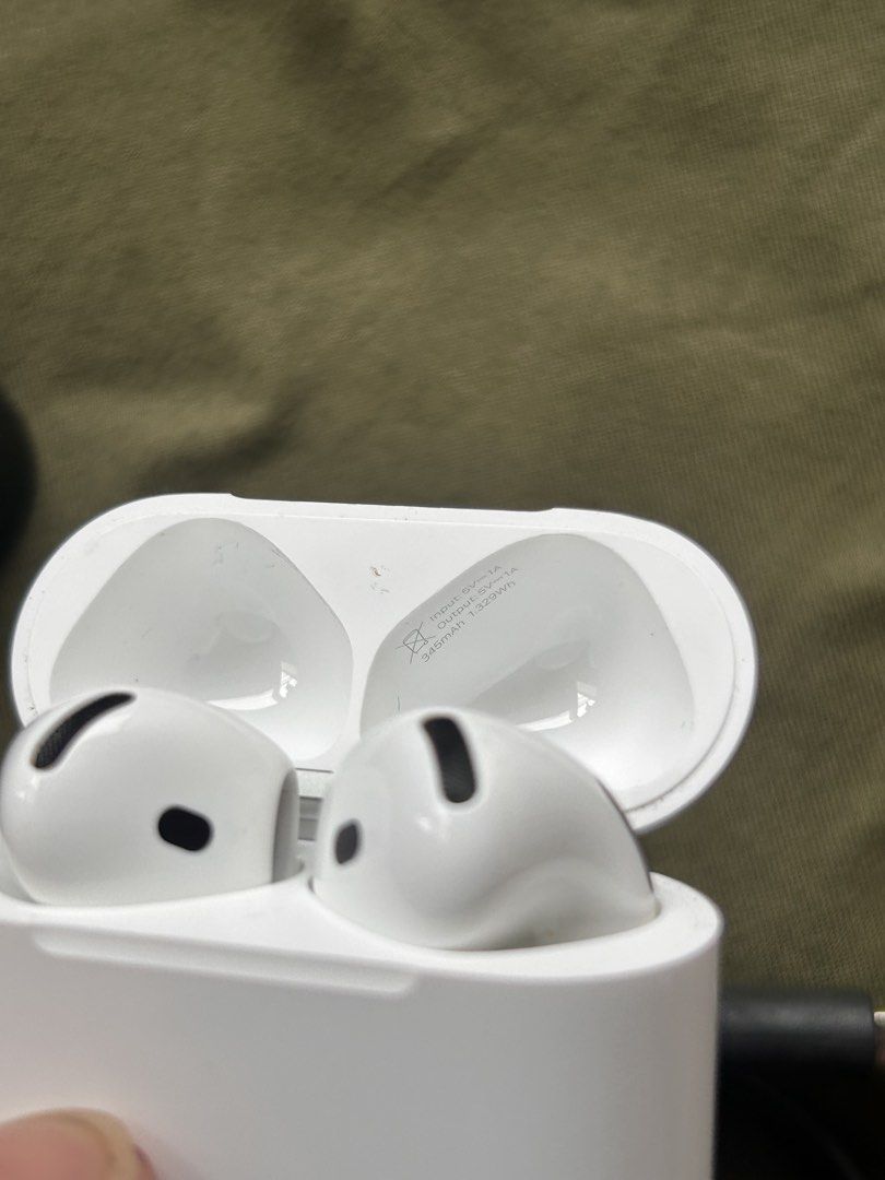 Original Apple Airpods 4 (Non ANC) (Category: Earphones) located in Manila. Submitted by Tjuan13 (Listing ID 1466977683, Image 3). Description: Try Secondhand Original Apple Airpods 4 (Non ANC) for only Php 5500 -100% Original -Free Usb C cable -Free Silicon Case -Smoothness 96% Front & 97% Back -Good battery life -Matagal Malowbat, Mabilis magcharge -Good quality -Crisp Button -Actual Photo -Ready to use -No Box -No swap -Free Shipping via Lalam