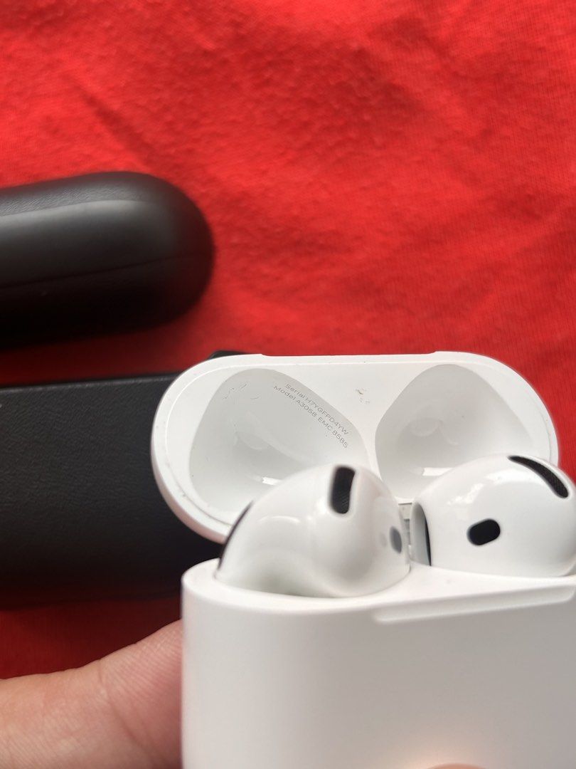 Original Apple Airpods 4 (Non ANC) (Category: Earphones) located in Manila. Submitted by Tjuan13 (Listing ID 1467030735, Image 3). Description: Try Secondhand Original Apple Airpods 4 (Non ANC) for only Php 5500 -100% Original -Free Usb C cable -Free Silicon Case -Smoothness 96% Front & 97% Back -Good battery life -Matagal Malowbat, Mabilis magcharge -Good quality -Crisp Button -Actual Photo -Ready to use -No Box -No swap -Free Shipping via Lalam