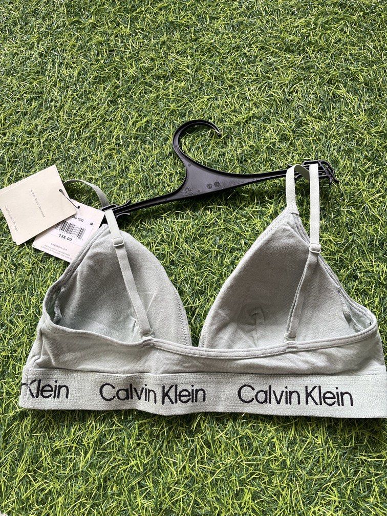 Original calvin klein bras from U.S (Category: Undergarments & Loungewear) located in Manila. Submitted by ty_imported_goods (Listing ID 1467003306, Image 2). Description: Original from U.S Size: Mesium.