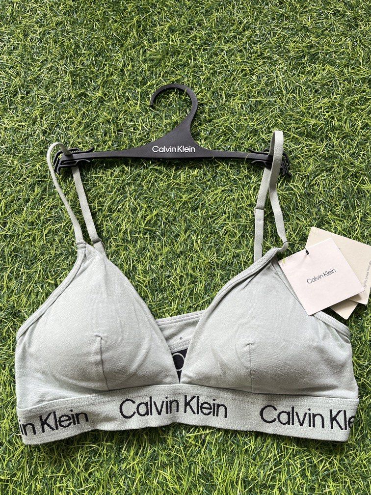 Original calvin klein bras from U.S (Category: Undergarments & Loungewear) located in Manila. Submitted by ty_imported_goods (Listing ID 1467003306, Image 1). Description: Original from U.S Size: Mesium.