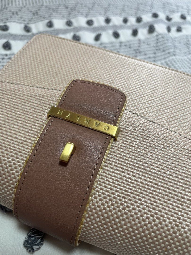 Original Carlyn Bag (Category: Cross-body Bags) located in Taguig. Submitted by norie.m (Listing ID 1467094409, Image 3). Description: Original Carlyn bag from Korea, neve used just kept in the house. Only 4300. .