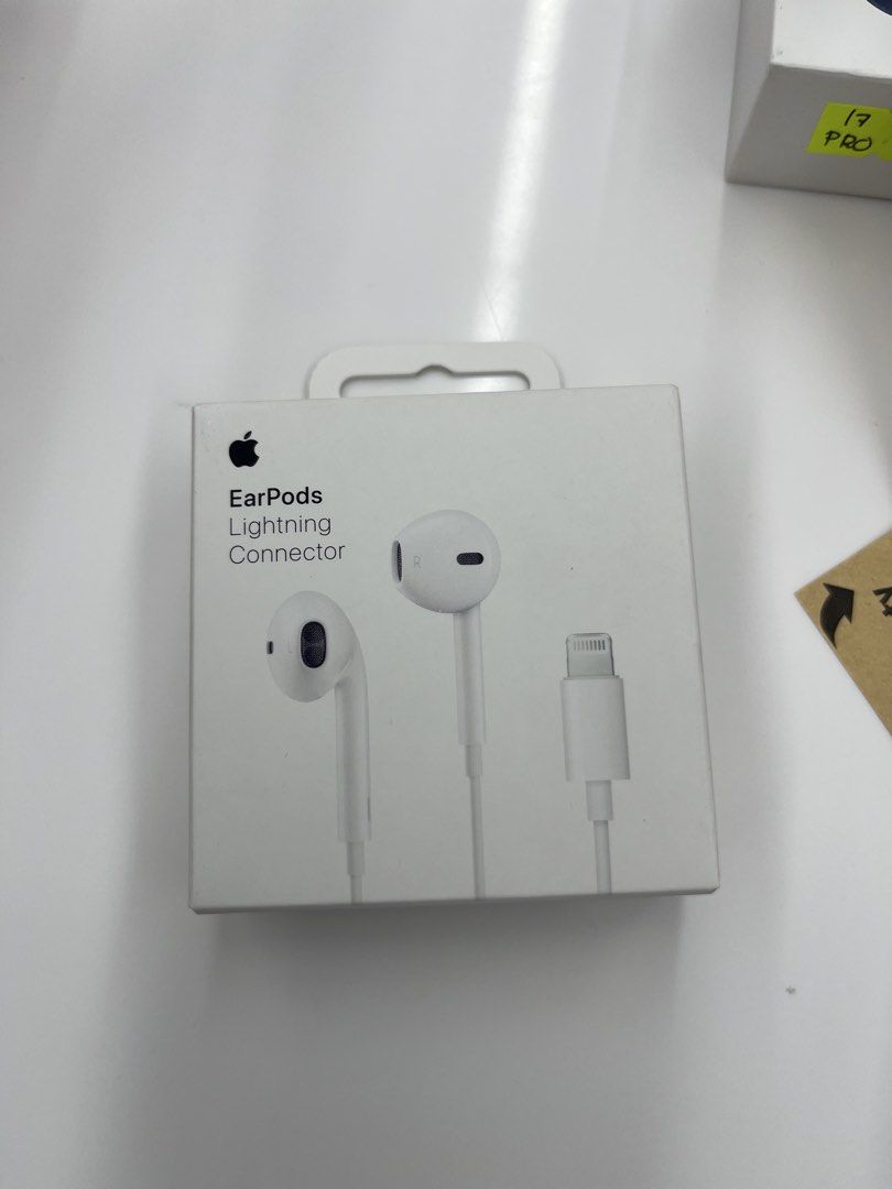 Original Earpods Lightning Cable (Category: Headphones & Headsets) located in Makati City. Submitted by asdfghjackie (Listing ID 1467092880, Image 2). Description: Kapitolyo, Pasig.