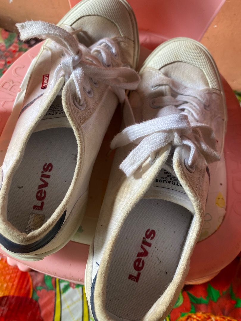 ORIGINAL 💯LEVIS SNEAKERS. SIZE 7 24cm (Category: Sneakers) located in Cavite. Submitted by maddddyson (Listing ID 1466989458, Image 3). Description: - Brand: ORIGINAL 💯LEVIS - Color: White Canvas - Size: 7 cm24 - Style: Classic low-top with lace-up closure - Details: Signature red Levi's branding on the side and heel - Condition: Pre-loved with visible wear and dirt marks on fabric and insoles - Perfect casual everyday sneakers for daily use.