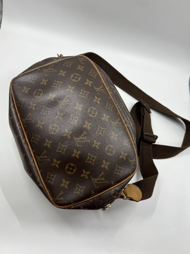 Original Louis Vuitton Monogram Reporter Bag (Category: Luxury Bags & Wallets) located in Cavite. Submitted by authenticbagshavenbyvalg (Listing ID 1467017726, Image 2). Description: 💯Guaranteed Original in good condition no major issue.