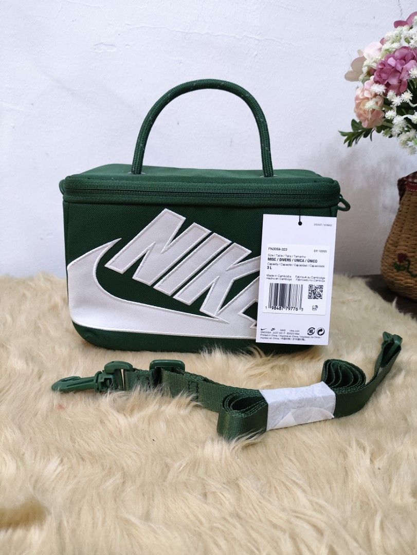 Original Nike small box type sling / crossbody (Category: Cross-body Bags) located in Rodriguez. Submitted by nemucohsiri (Listing ID 1466981527, Image 1). Description: 💯✔️Original 📌Brandnew condition ⭐Small size only.