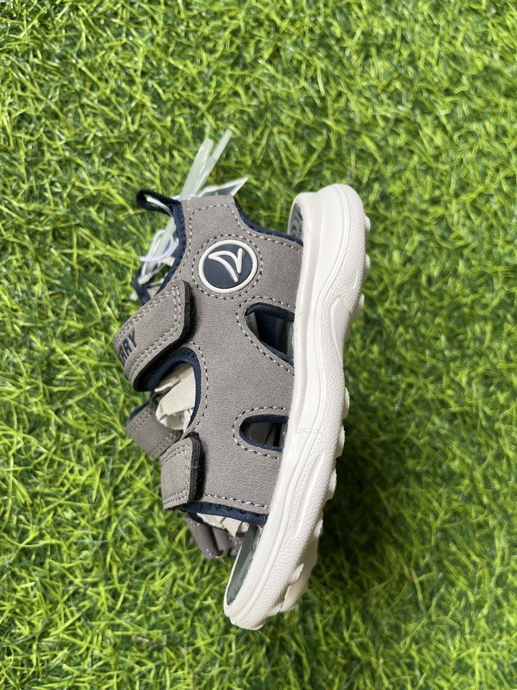Original sperry sandals for kids (Category: Babies & Kids Fashion) located in Manila. Submitted by ty_imported_goods (Listing ID 1467008775, Image 2). Description: Original from U.S.A Size: 5.