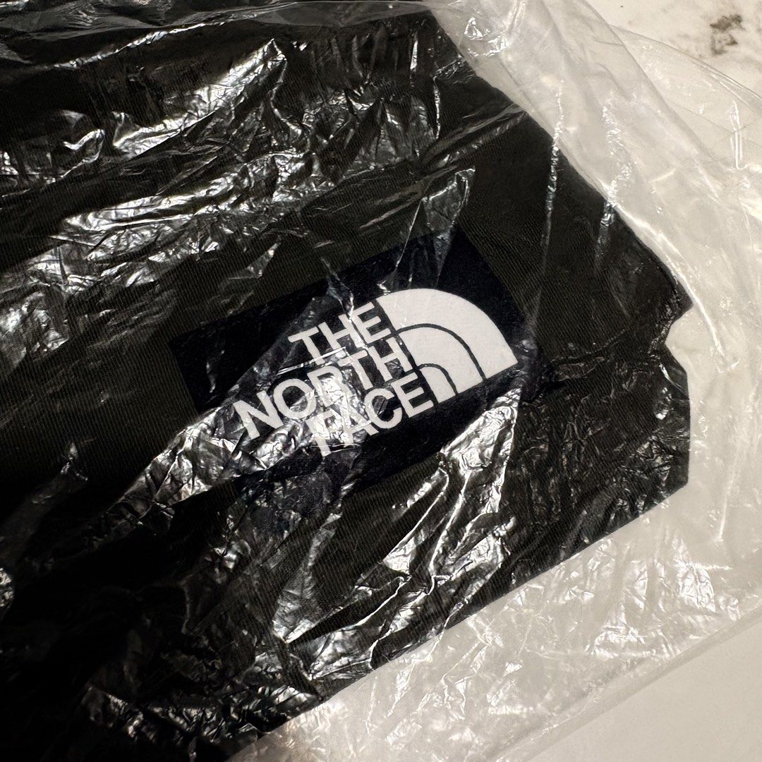 Original The North Face Army Green Multi Nylon Pouch (Category: Belt bags, Clutches and Pouches) located in Binangonan. Submitted by makoleksyon (Listing ID 1467120355, Image 2). Description: Brand new Sealed Waterproof material Size: 7x10.5 inches Bought in Japan 💯% original Money back guarantee .