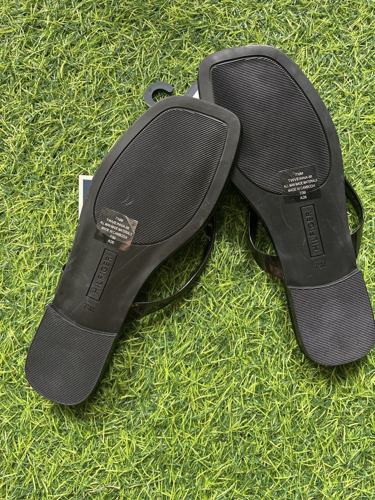 Original tommy hilfiger from U.S (Category: Slippers and slides) located in Manila. Submitted by ty_imported_goods (Listing ID 1467011169, Image 2). Description: Original from U.S Color: black Size: 7.5 Fit with size 6.5 to 7.5.