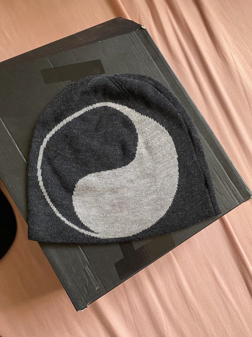 Our legacy roa hiking beani (Category: Beanies) located in Taguig. Submitted by just_us (Listing ID 1466986618, Image 1). Description: .