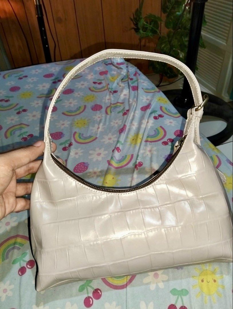 Out Tribe Kili Bag (Category: Shoulder Bags) located in Makati City. Submitted by crizhazel (Listing ID 1467099575, Image 1). Description: Brand new and original no any issue Croco material.