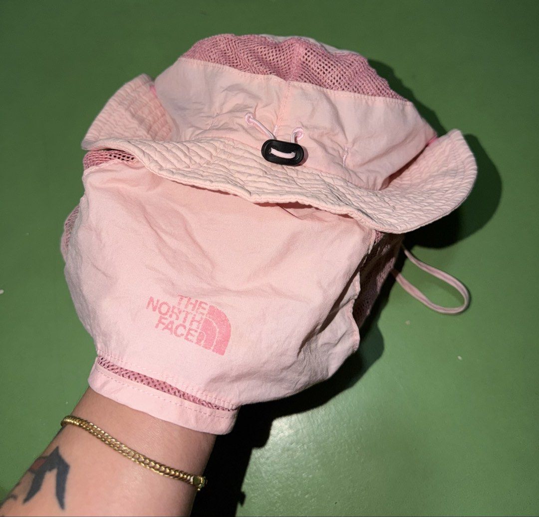 Outdoor (Category: Caps & Hats) located in Pasig City. Submitted by reyeslarry11740 (Listing ID 1467101890, Image 2). Description: For Sale The North Face Sunshield Hat Size XS Adult Excellent condition Issue may sulat sa loot at need wash, see last 2 pictures 400 plus ship only Payment 1st Pasig city.