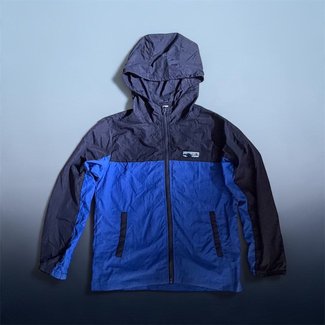 Outdoor Windbreaker (Category: Babies & Kids Fashion) located in Cainta. Submitted by tinytr3ndsetters (Listing ID 1467014869, Image 1). Description: Outdoor Packable Windbreaker Size 150 (11 to 12 years old) Need wash.