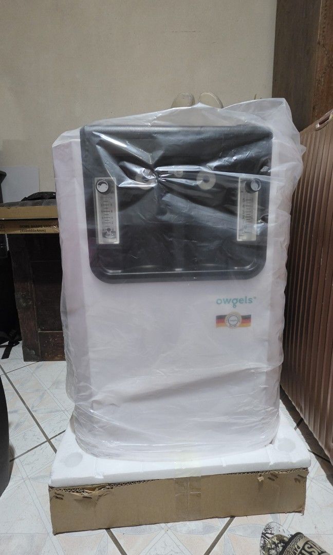 Owgel Oxygen Concentrator 10L (Category: Medical Supplies & Tools) located in Manila. Submitted by dandiamant88934 (Listing ID 1467025748, Image 3). Description: brand new Owgel Oxygen concentrator 10L no box with complete accessories with receipt purchase date: august 2026 RFS: patient expired.