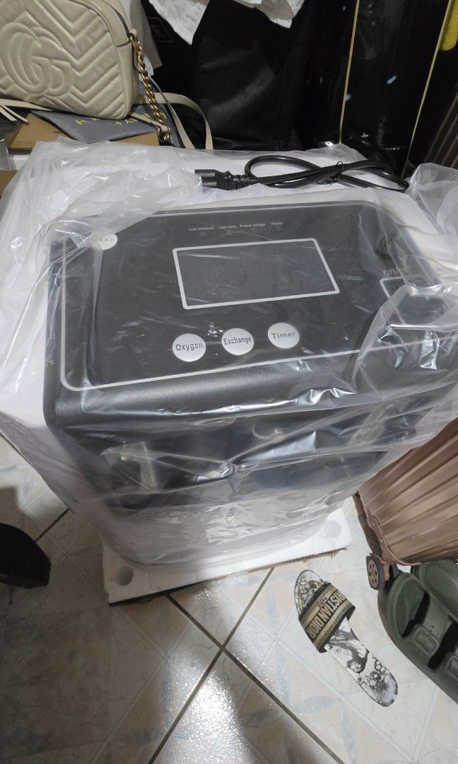 Owgel Oxygen Concentrator 10L (Category: Medical Supplies & Tools) located in Manila. Submitted by dandiamant88934 (Listing ID 1467025748, Image 2). Description: brand new Owgel Oxygen concentrator 10L no box with complete accessories with receipt purchase date: august 2026 RFS: patient expired.