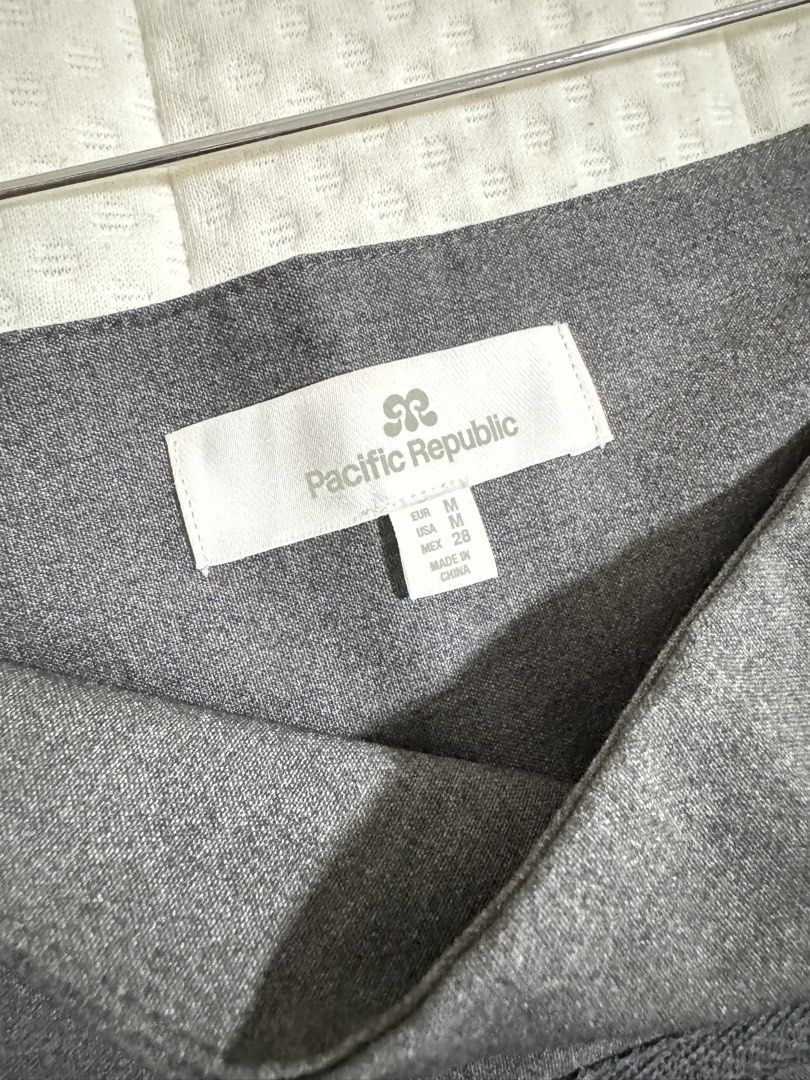 Pacific Republic Gray Mini Skirt Size M (Category: Skirts) located in Paranaque City. Submitted by gaftumar (Listing ID 1467096796, Image 2). Description: .