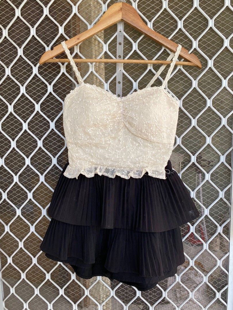 Padded bralette (Category: Sleeveless) located in Laoag. Submitted by eleacurations (Listing ID 1467011314, Image 1). Description: padded bralette smocking back part.