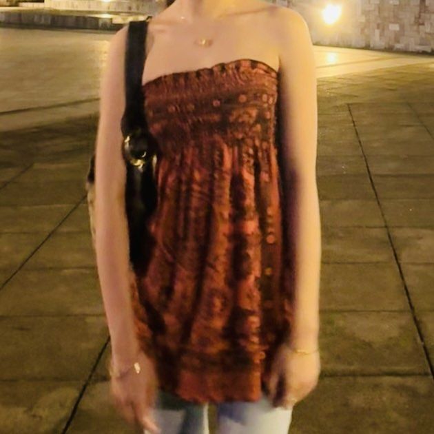 Paisley Tube Top (Category: Sleeveless) located in Manila. Submitted by juliarmls (Listing ID 1467087653, Image 2). Description: • Size is around S-M • Used this only twice • No flaws / issues • In good condition .